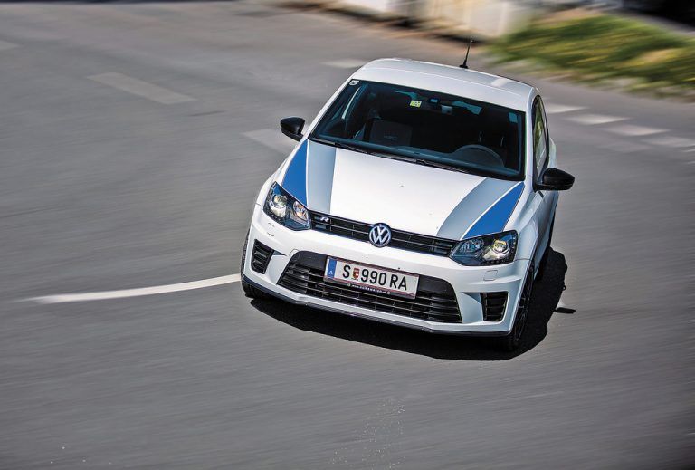 Fahrspaß der verschärften Art: Der Kleinserien-Polo R WRC tritt für den Straßenritt in dezenter Sport-Optik an. Fotos: vn/steurer