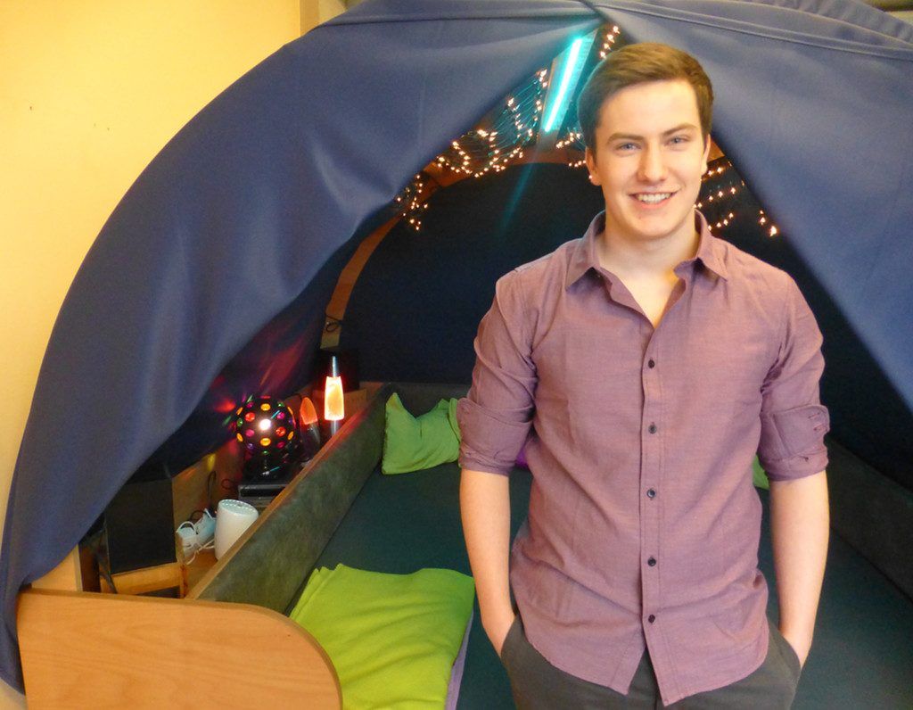 Zivi lässt Menschen mit Handicap „snoezelen“