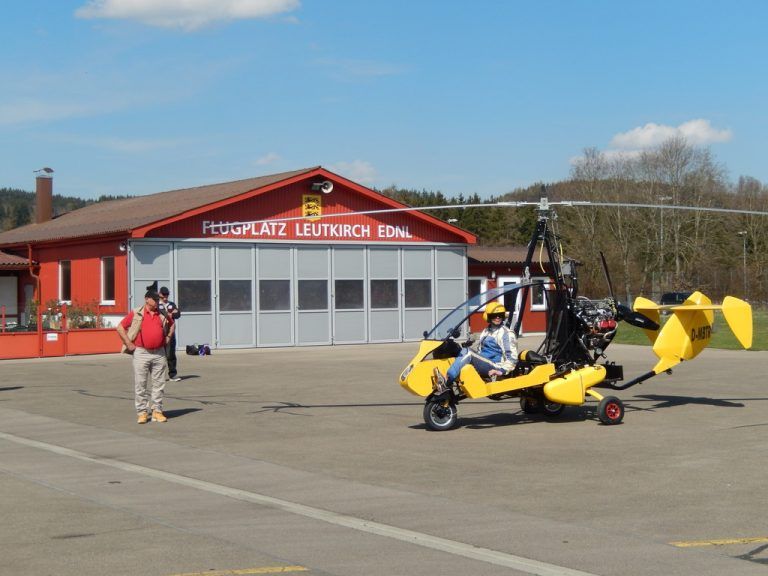 „Trixy“ hatte offenkundig Lampenfieber. Das Motorrad mit Flugmodul kurz vor dem Start.
