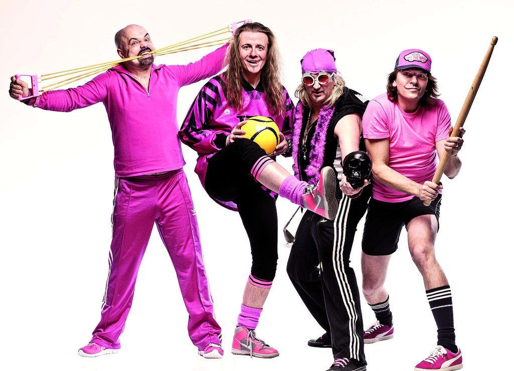 Zum Konzert mit der Parodie-Metal-Gruppe „J.B.O.“ lädt heute der Club Vaudeville in Lindau. Beginn: 21 Uhr