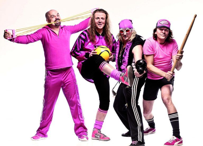 Zum Konzert mit der Parodie-Metal-Gruppe „J.B.O.“ lädt heute der Club Vaudeville in Lindau. Beginn: 21 Uhr