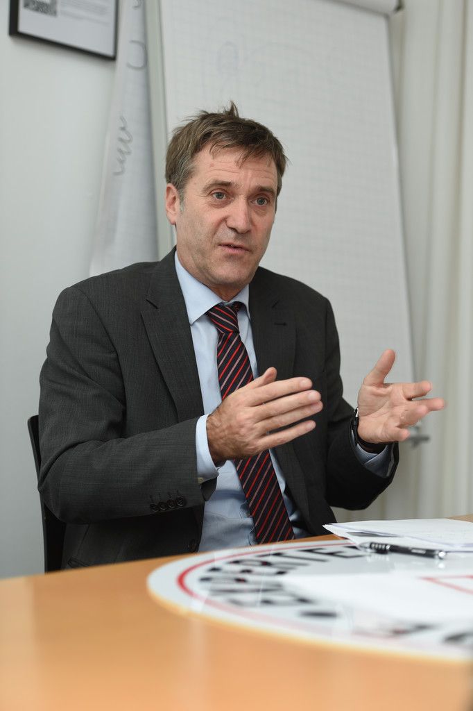 "Wie der Teufel hinter der Seele her"