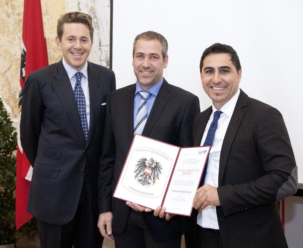 Neuer Staatswappenträger