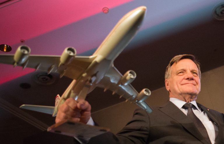 Flughafenmanager Hartmut Mehdorn sieht an „seinem“ Flughafen in Berlin vorerst nur Modellflieger in die Lüfte steigen. Foto: dpa