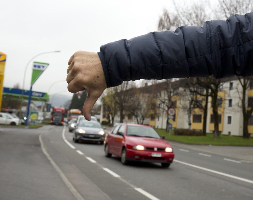 Schweizer reduzieren Abfertigungskapazität. Lustenau droht mit Kampfmaßnahmen.