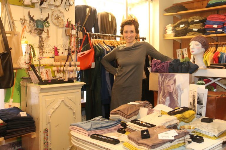 Franziska Diekmann verkauft nur das, was sie selbst gern anhat: Ökologische, faire und schicke Klamotten. VN