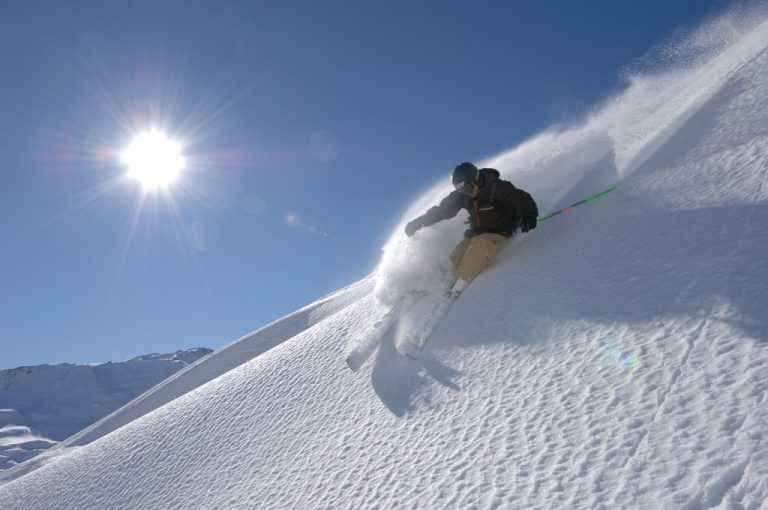 FreeridenFür Skivergnügen abseits der Piste gilt der Sonnenkopf unter Freeridern als Geheimtipp. Backcountry-Fans kommen auf den frisch verschneiten Powderhängen voll auf ihre Kosten.