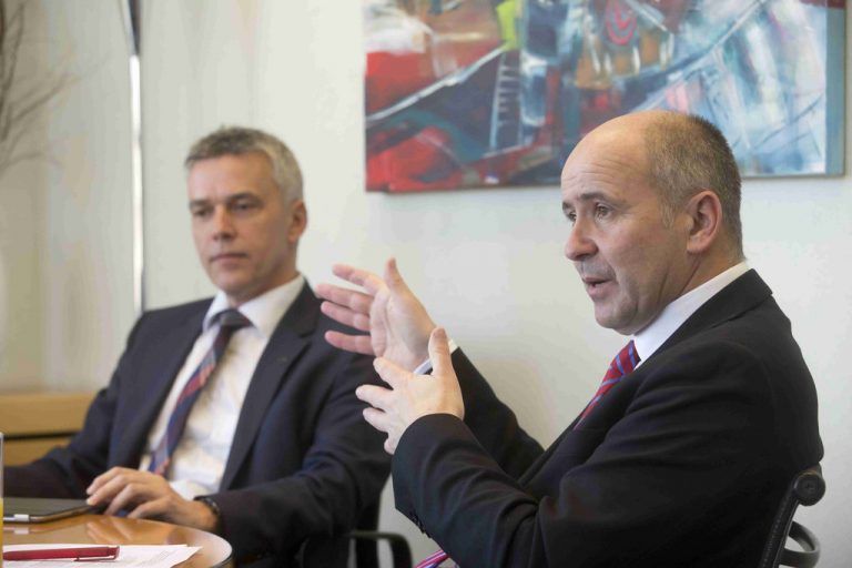 Freuen sich über ein Rekordergebnis: Markus Winkler (l.) und Vorstand Arno Schuchter. Foto: VN/Paulitsch