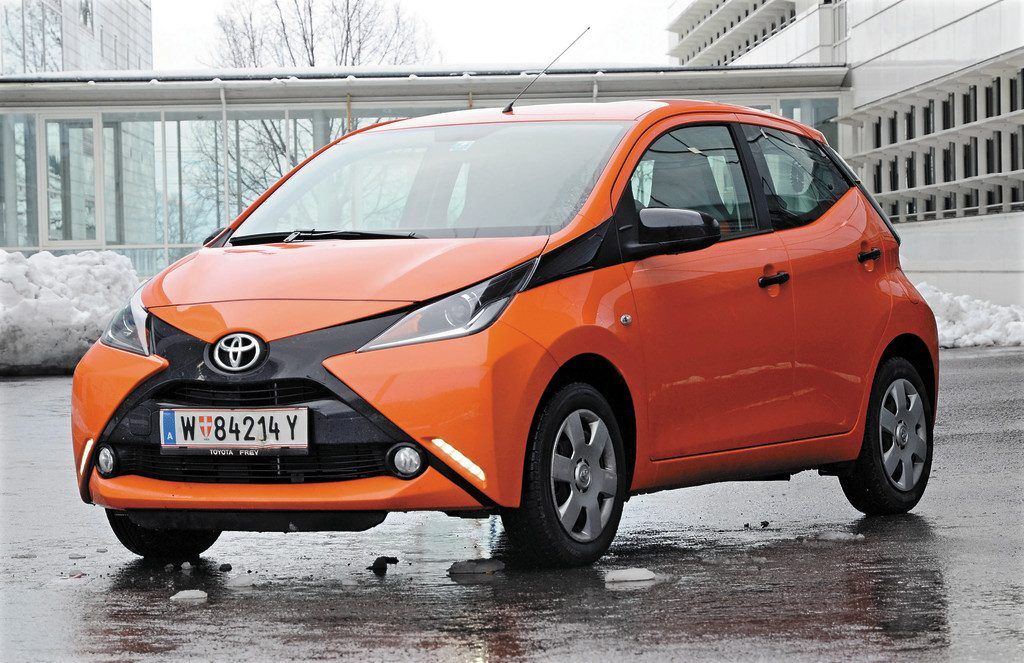 Von wegen langweilig: der Aygo ist bunt, frech, jung und eben auch ziemlich klein.