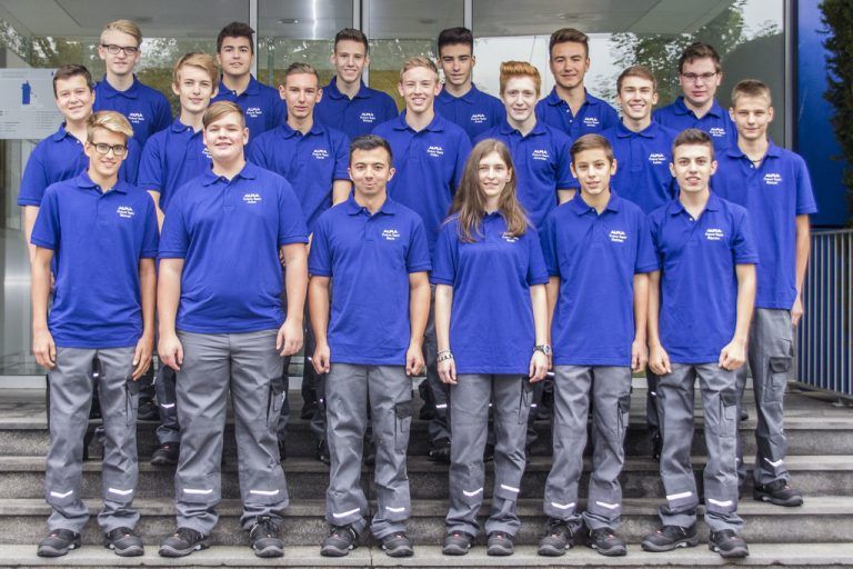 Für 19 Jugendliche fiel am 1. September der Startschuss für eine spannende Ausbildungszeit bei Alpla. Ausgebildet werden die Jugendlichen in den technischen Lehrberufen Kunststoff-, Zerspanungs-, Elektro- und Konstruktionstechnik.