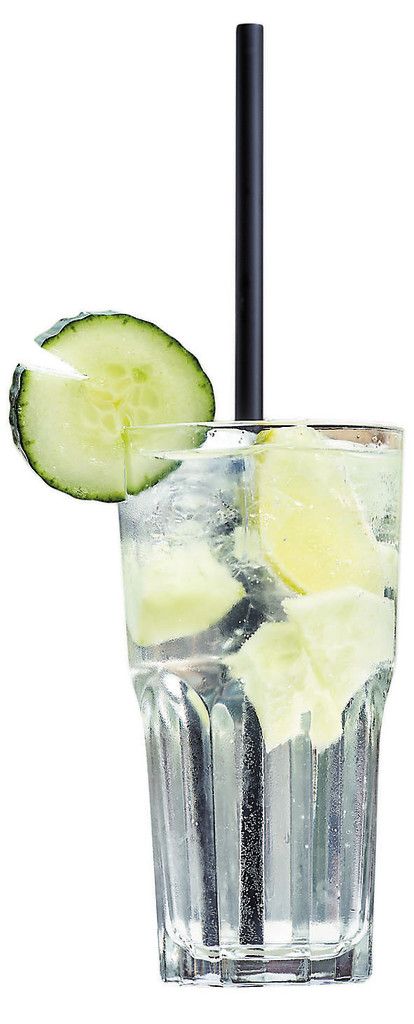 Für den Lillet mit Tonic benötigt man 4 cl Lillet Blanc, 12,5 cl Tonic Water und Eis. Garniert wird der Drink bevorzugt mit Salatgurke, Minzblättern, Erdbeeren oder Limetten.