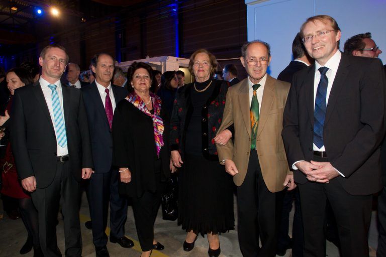 Gastgeber und Spitzenvertreter von Künz: Georg Schuch (l.) sowie Walter, Elsbeth, Christa und Herbert Künz mit Günter Bischof.