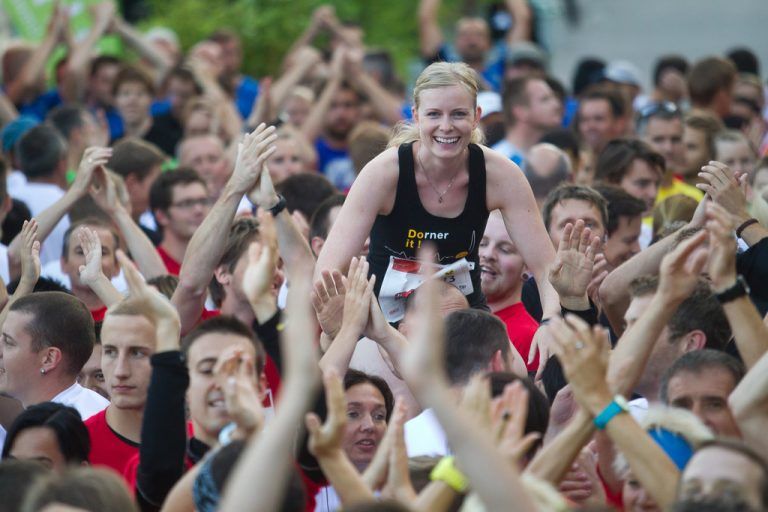 Gemeinsam läuft vieles besser. Das gilt auch für Aktionen wie den Firmenlauf. Fotos: VN/Steurer