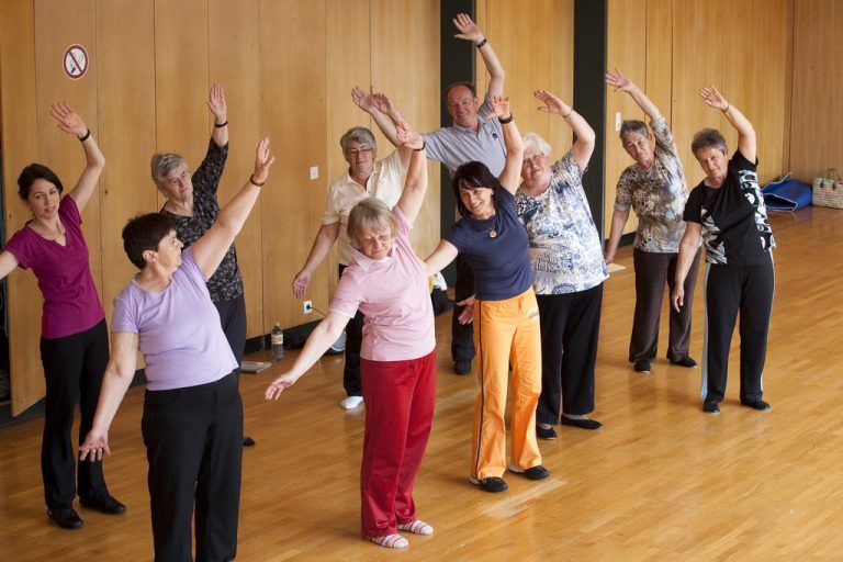Gemeinsam macht Bewegung mehr Spaß. Außerdem fördern Gruppen den sozialen Aspekt, was im Alter wichtig ist. Foto: Sicheres Vorarlberg