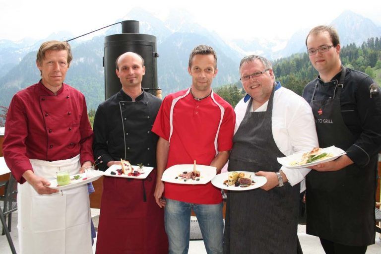 GenussErlebnisFünf Köche aus dem Brandnertal sorgen beim GenussErlebnis für einen besonderen kulinarischen Abend und zaubern ein exquisites Fünf-Gänge-Menü.