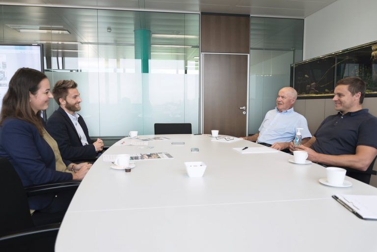 Georg und Guntram Meusburger im Gespräch mit den VN am Firmensitz in Wolfurt.