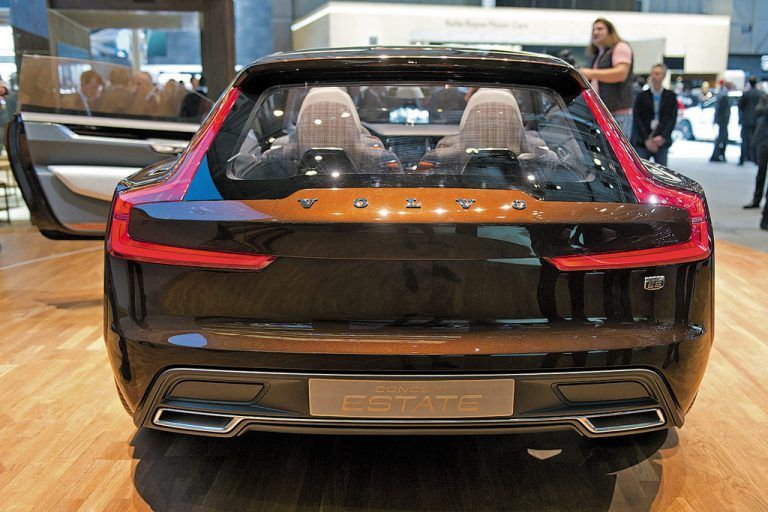 GeschichtsträchtigDas Heck des Concept Estate zitiert das Design des Volvo 1800 ES aus den frühen 1970er-Jahren. Die Formen der einstigen Ikone sollen einem zukünftigen V90 zu Verkaufserfolgen helfen.