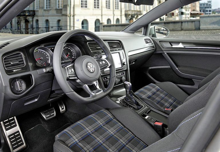 Gewohnt übersichtliches Cockpit.