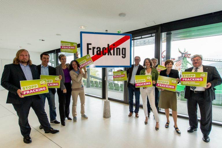 Grüne Spitzenpolitiker demonstrierten Kampfbereitschaft gegen Fracking. Foto: Stiplovsek