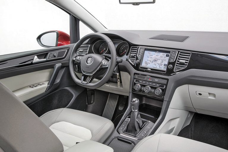 Gut aufgeräumtes Cockpit.