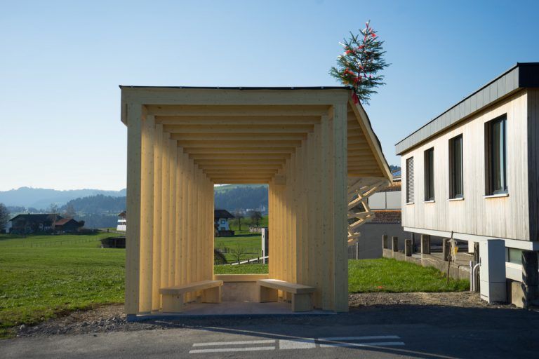HaltestellenraritätenDie sieben Buswartehäuschen, gestaltet von internationalen Architekturbüros aus Russland, Norwegen, Belgien, Spanien, Chile, Japan und China, sieht man in dieser Form ausschließlich in Krumbach.