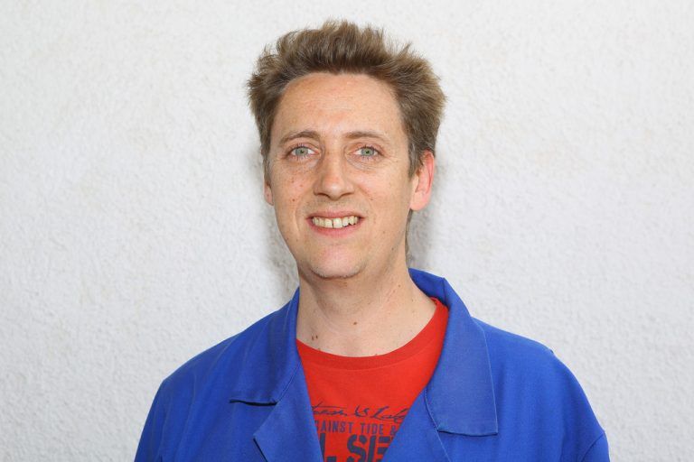 Harald EberleChef-StellvertreterIch kommissioniere die Waren, bin im Verkauf und als Ausfahrer tätig. Da ist für Abwechslung gesorgt. Und das seit mittlerweile zehn Jahren.