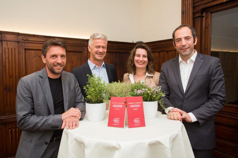 Harald Furtner, Andrew Nussbaumer, Projektleiterin Simone Bemetz-Kochhafen und Edgar Eller („Slow Food Vorarlberg“). Foto: VN/Steurer