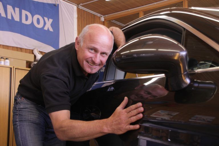 Helmut Obexer wagte 2000 als Franchisenehmer der US-Firma „Dr. Vinyl“ den Schritt in die Selbständigkeit. Fotos: Hechenberger