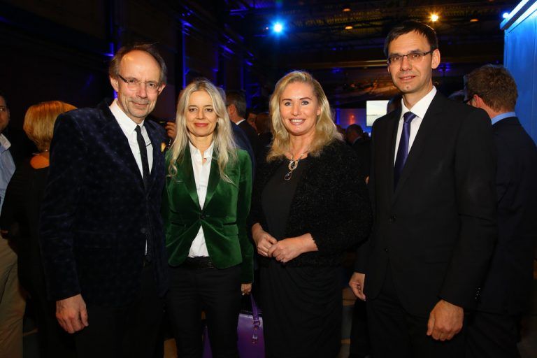 Herausgeber Eugen Russ und Irene (l.) mit VN-Chefredakteurin Verena Daum-Kuzmanovic und Landeshauptmann Markus Wallner.