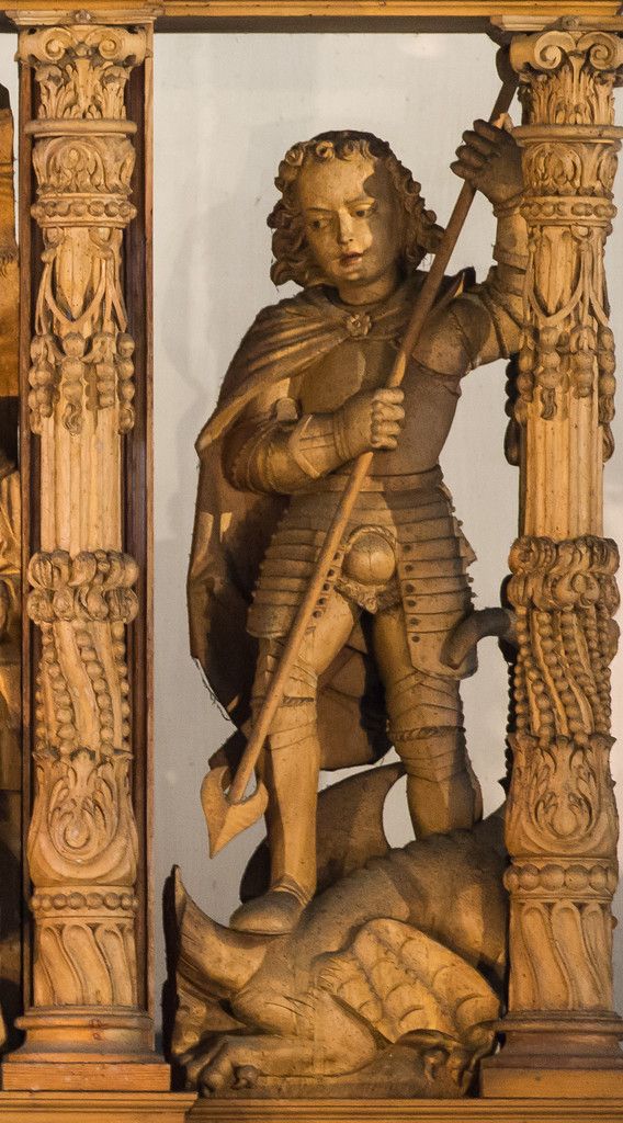 Hl. GeorgDer hl. Georg lebte im 3. Jahrhundert eventuell in Kappadokien, dem heutigen Zentralanatolien. Mit dem Drachen wird Georg erst etwa 800 Jahre nach der Verbreitung seiner Märtyrer-Legende in der Zeit der Kreuzzüge in Verbindung gebracht.