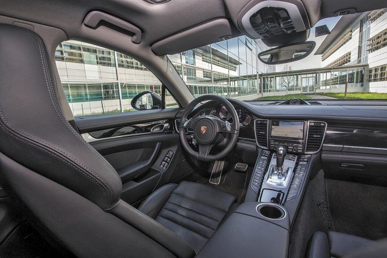 Hochwertiges Cockpit wie im Business-Jet.