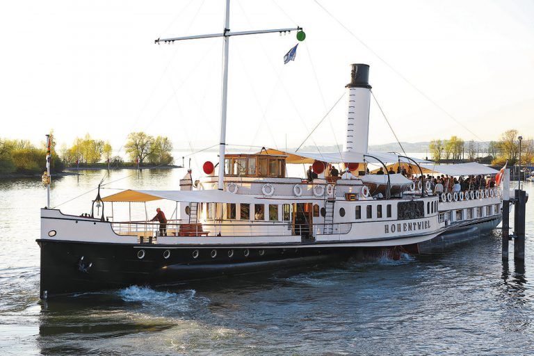 Hohentwiel. Eine Bodenseeschifffahrt ist immer ein Erlebnis. Das Dampfschiff Hohentwiel entführt seine Passagiere außerdem in eine andere Epoche.