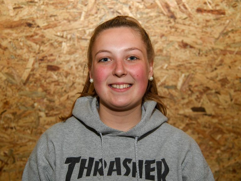 Ich bin im zweiten Lehrjahr beim Malerbetrieb Farben Krista in Frastanz. Dadurch, dass wir Mitglied beim Buntstifteverbund sind, kannte ich das Maler-Talentecamp schon. Mir gefällt das Prinzip der Workshops. Außerdem finde ich es toll, neue Leute kennenzulernen und sich auszutauschen. Kathrin Gantner, 18, Satteins