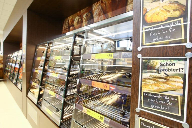 Im neuen Backshop gibt es täglich über 30 ofenfrische Artikel.