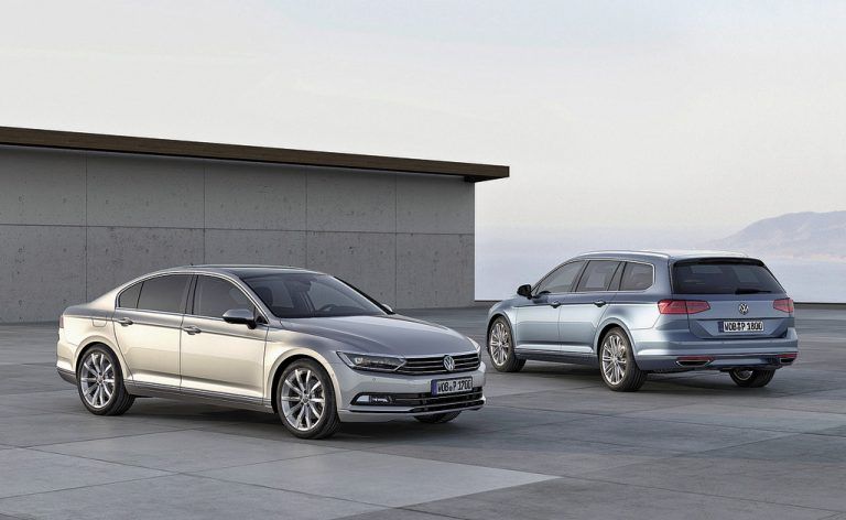 Im vierten Quartal kommt der neue Passat auf die heimischen Straßen. Zu haben ist das aufgewertete Mittelklasse-Modell sowohl als Limousine als auch als Kombi (Variant). Foto: werk