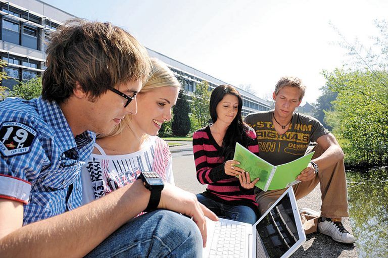 Immer mehr Bildungshungrige entscheiden sich für ein Fernstudium. Das Studienzentrum Bregenz ist der ideale Ansprechpartner dafür.  Foto: jku