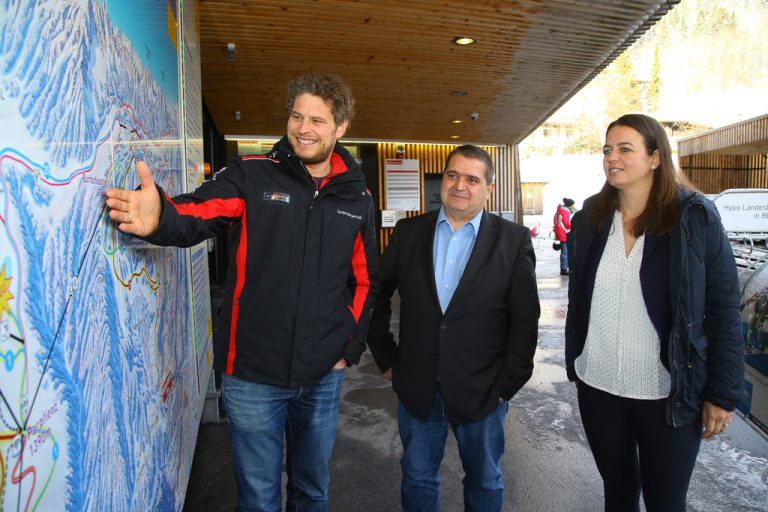 In Brand kann man nicht nur Skifahren: Markus Comploj erklärt die neue 19-Kilometer-Rodelsafari.