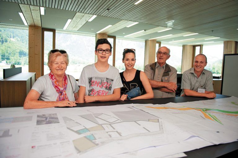 In den Büroräumlichkeiten durften die Pläne studiert und IZM-Luft geschnuppert werden.