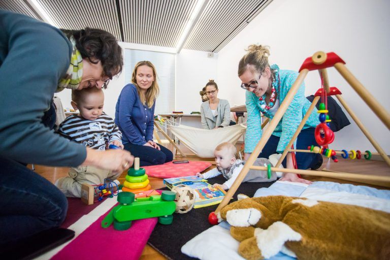 In der Stillgruppe von Sandra Mohilla geht es ganz ungezwungen zu. Fotos: Vn/Philipp steurer