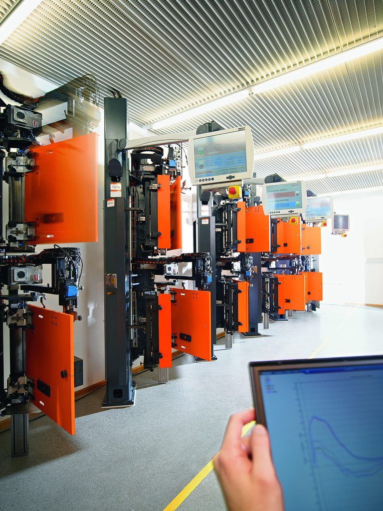 In dieser Abteilung werden die Hightech-Beschläge auf Herz und Nieren getestet.