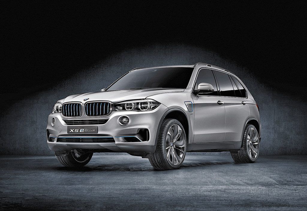 BMW setzt X5 unter Strom