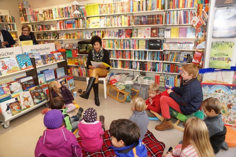 Interaktion ist gefragt in den Einkaufszentren der Zukunft. Foto: Symbol, Berchtold