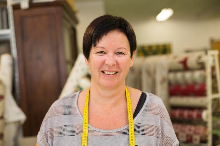 Irene Braun,ZuschnitteIch bin bereits seit sieben Jahren im Betrieb und wir haben eine schöne Arbeit. Diese ist für mich aus sehr abwechslungsreich, da ich bei Bedarf auch nähe.