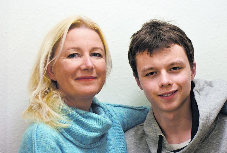 Irma Gerstenmayer und Sohn Oskar halten fest zusammen. Beide hoffen, dass es mit einem passenden Arbeitsplatz klappt.Gerstenmayer
