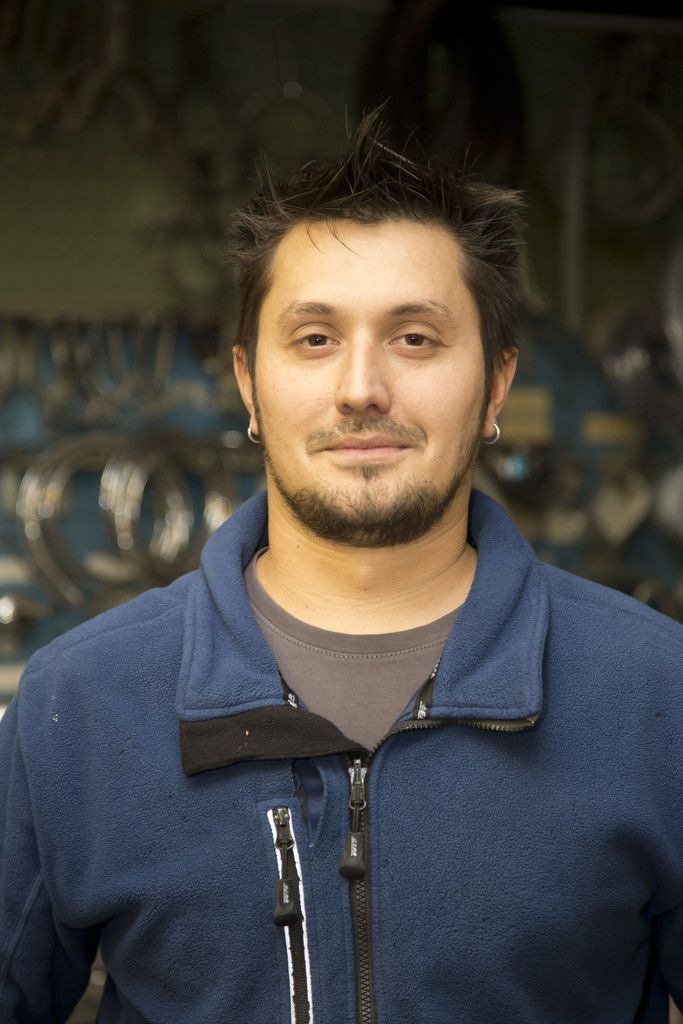 Jan Prager, Installateur Ich schätze die familiäre und kollegiale Atmosphäre. Wir sind nicht nur auf einen Fachbereich spezialisiert, sondern in allen Bereichen gut ausgebildet.