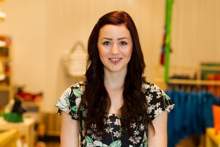 Jasmin Studer,EinzelhandelskauffrauIch arbeite sehr gerne im Propella. Warum? Weil wir hier wirklich gute Produkte haben und nette Kunden. Auch die Chefin ist super.