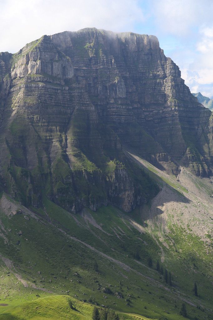 Jeder Schritt eröffnet neue Ausblicke auf die Bergwelt.