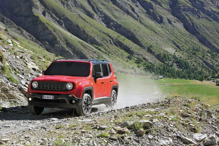 Jeep Renegade: Der Technik-Bruder des Fiat 500X bringt optisch das Ami-Flair sehr glaubhaft rüber.