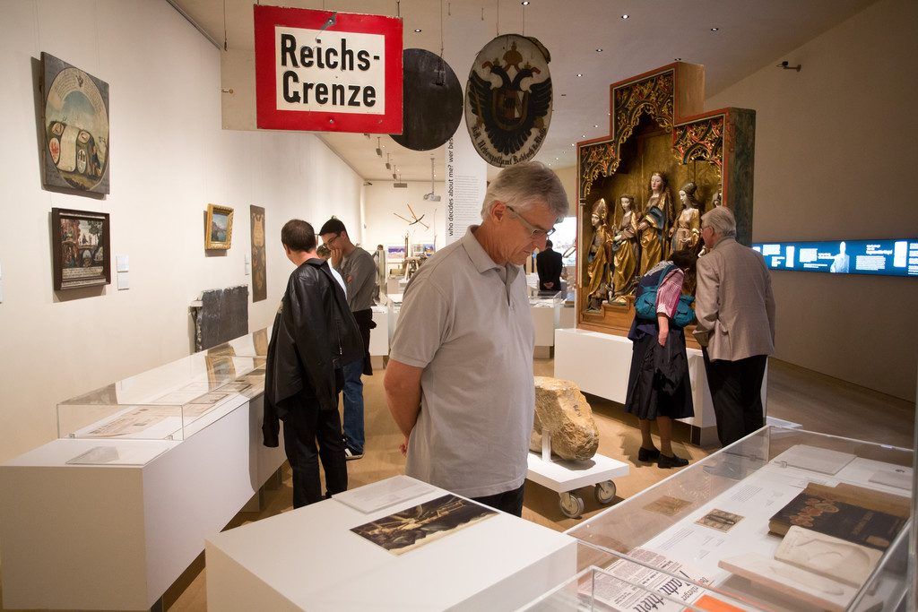 Sollten Besucher des Vorarlberg Museums etwas nicht sehen, stehen Mitarbeiter bereit.