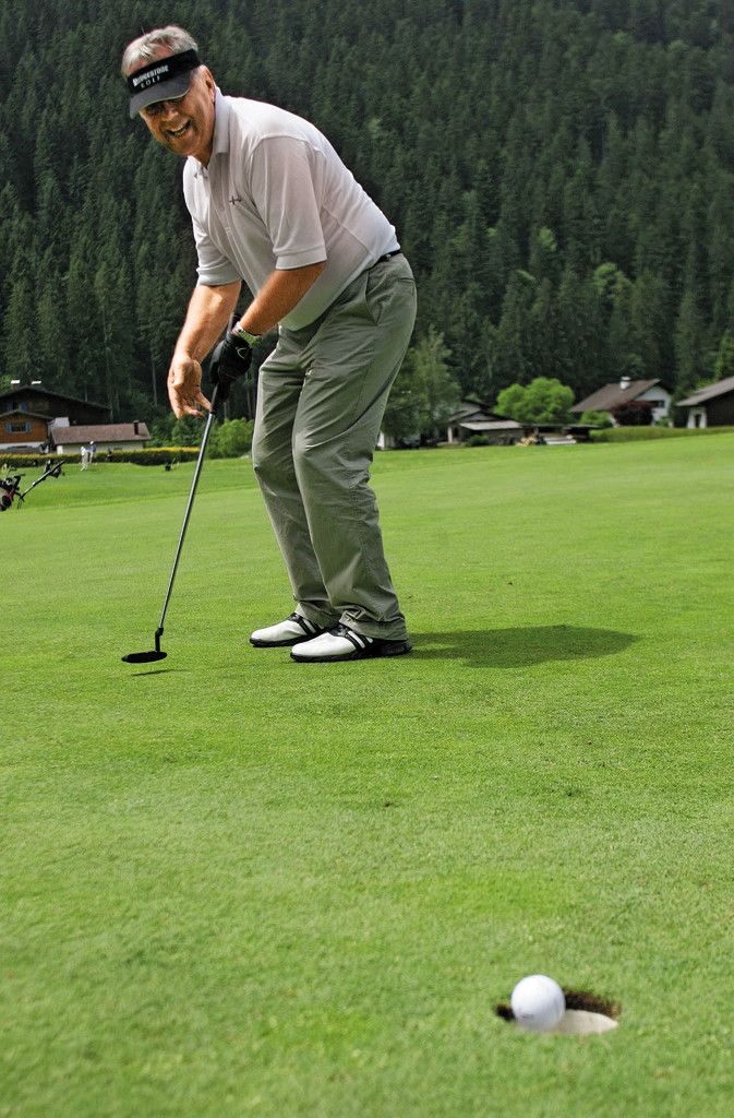 Jochen Scherer ist nicht nur ein guter Organisator, er weiß auch selbst mit Schläger und Golfball umzugehen. Foto: hartinger